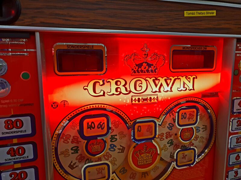 File:Crown front.jpg